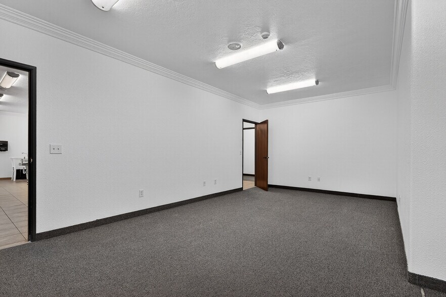More Photos Of 2563 S Five Mile Ave, Boise Office Residential For Lease