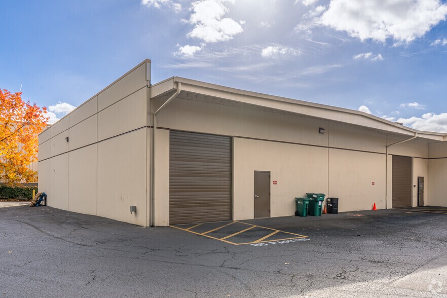 More Photos Of 14200 SE 98th Ct, Clackamas Light Manufacturing For Lease