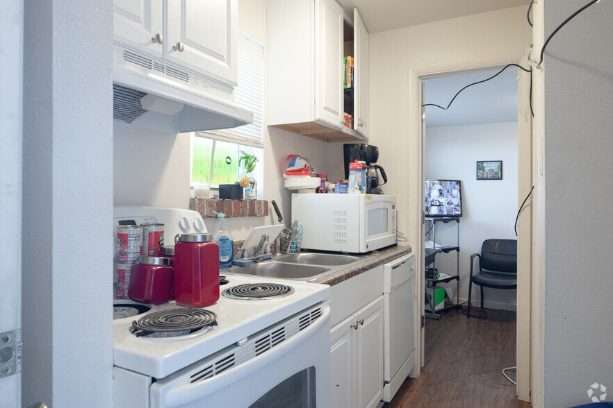 More Photos Of 152 Del Mar Cir, Aurora Apartments For Sale