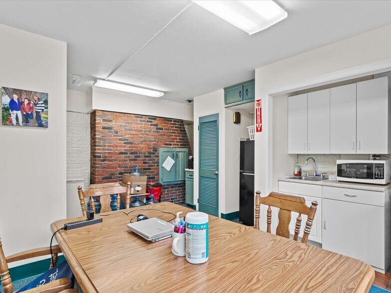 More Photos Of 1830 Route 209, Brodheadsville Office For Sale