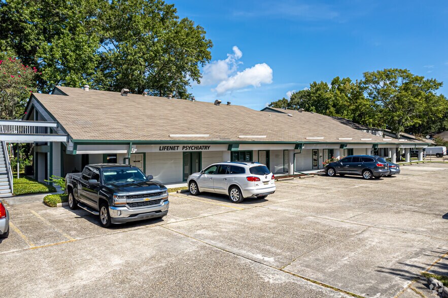 Primary Photo Of 200 Mariners Plaza Dr, Mandeville Unknown For Lease
