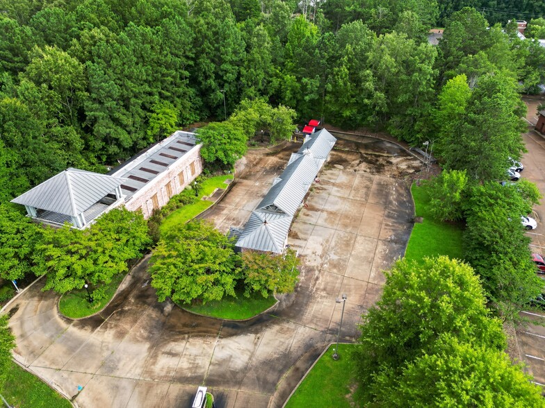 More Photos Of 2027 Strawberry Hill Dr, Madison Carwash For Sale