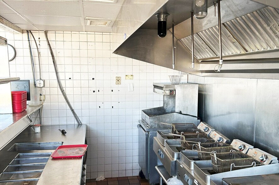 More Photos Of 609 W Broadway St, Fritch Fast Food For Lease