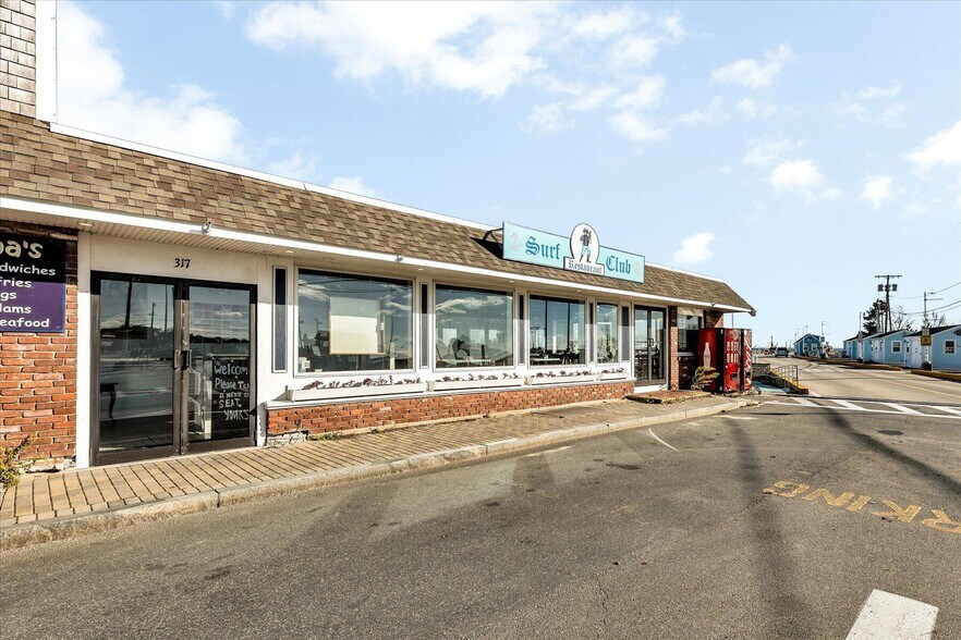 Primary Photo Of 317-319 Commercial St, Provincetown Restaurant For Lease
