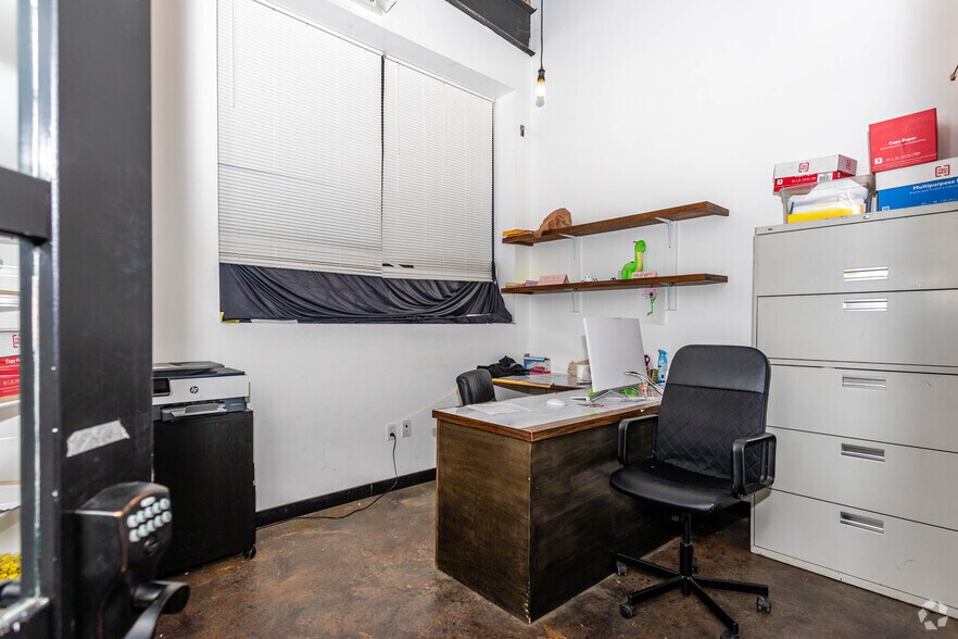 More Photos Of 99 Jersey Ave, New Brunswick Warehouse For Lease