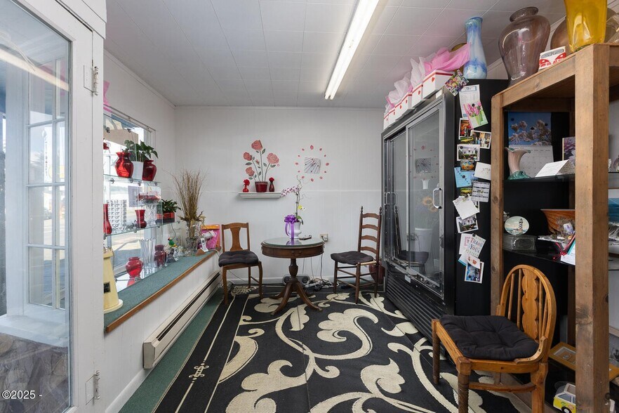 More Photos Of 205 SW Highway 101, Waldport Storefront For Sale