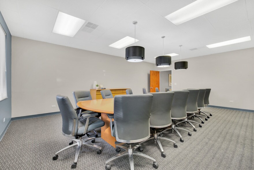 More Photos Of 999 N Main St, Glen Ellyn Office For Lease