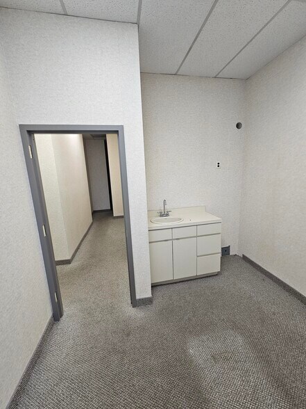 More Photos Of 166 E Jericho Tpke, Mineola Office For Lease