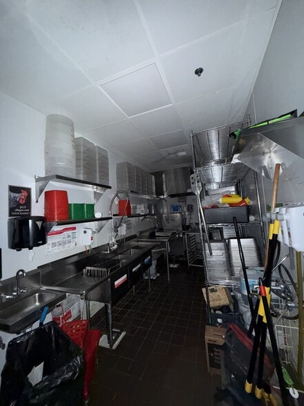 More Photos Of 3925 Rosedale Hwy, Bakersfield General Retail For Lease