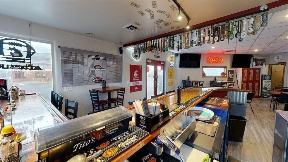 More Photos Of 509 Diagonal St, Clarkston Bar For Sale
