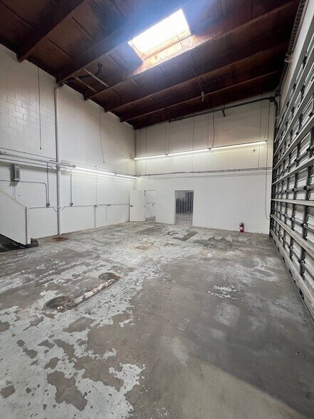 More Photos Of 3739-3741 Robertson Blvd, Culver City Service For Sale