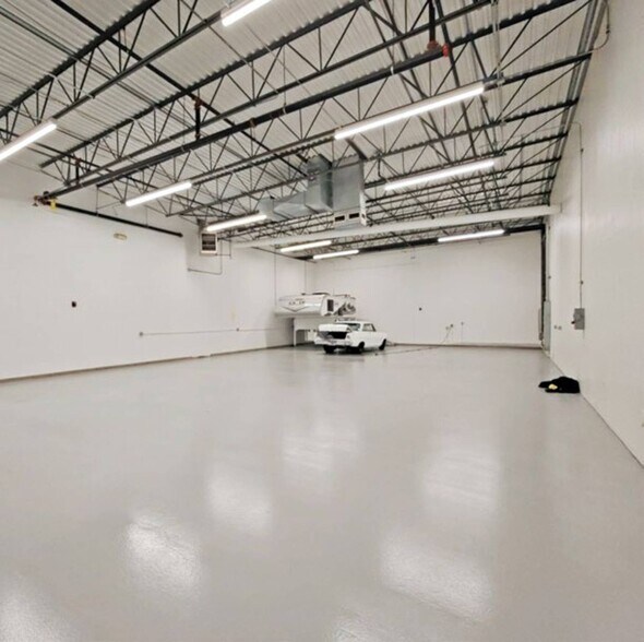 More Photos Of 1292 Humbracht Cir, Bartlett Warehouse For Lease