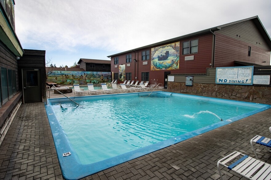 More Photos Of 202 W Main St, White Sulphur Springs Hotel For Sale