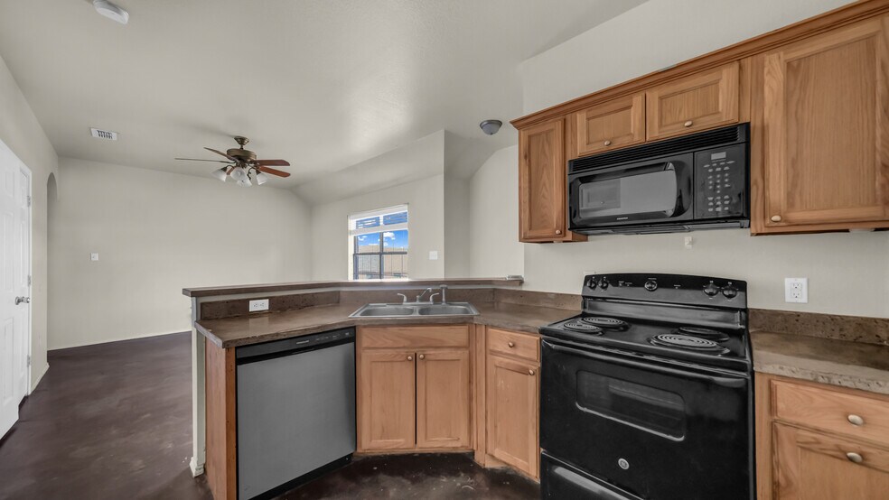 More Photos Of 141 Lindas Creek Ln, Weatherford Multifamily For Sale