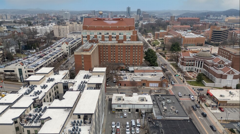 More Photos Of 713 17th St, Knoxville Freestanding For Lease