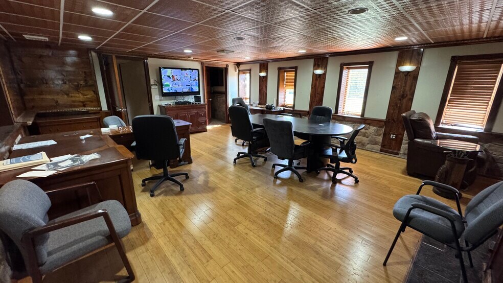 More Photos Of 231 Moorestown Dr, Bath Manufacturing For Sale