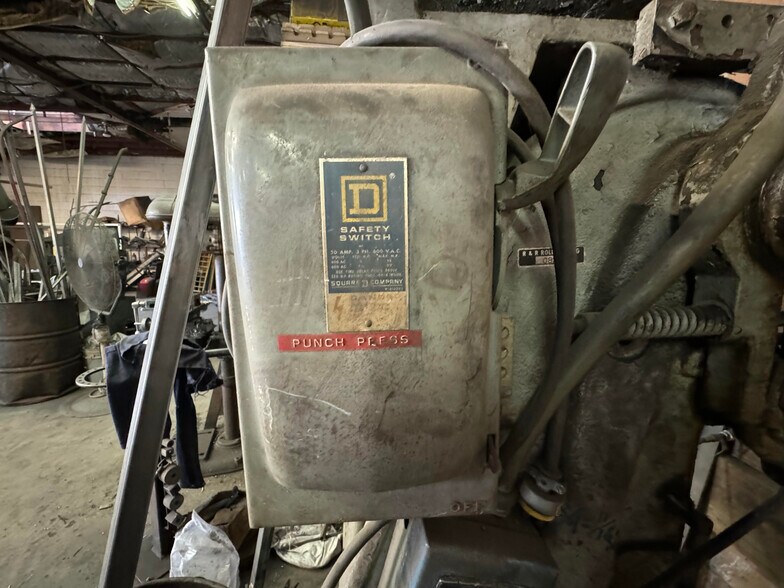 More Photos Of 2292 Cabrera Ave, San Bernardino Manufacturing For Sale