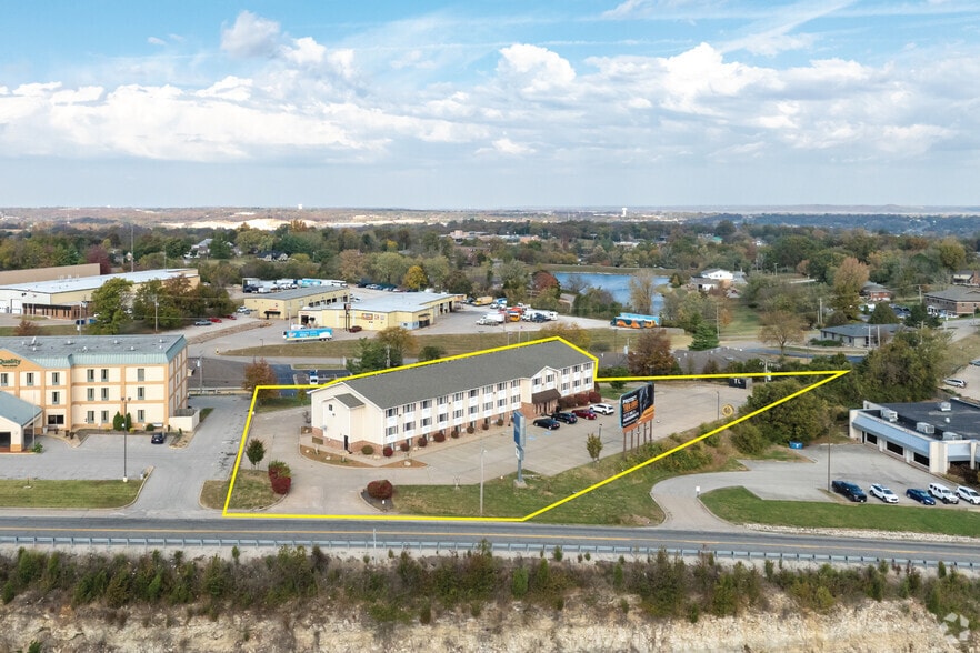 More Photos Of 1710 Jefferson St, Jefferson City Hotel For Sale