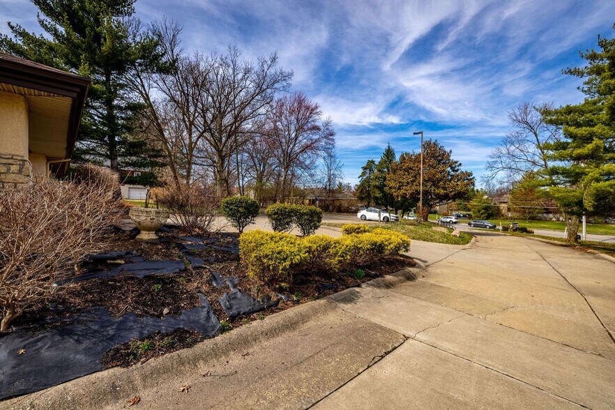 More Photos Of 5629 Bridgetown Rd, Cincinnati Flex For Sale