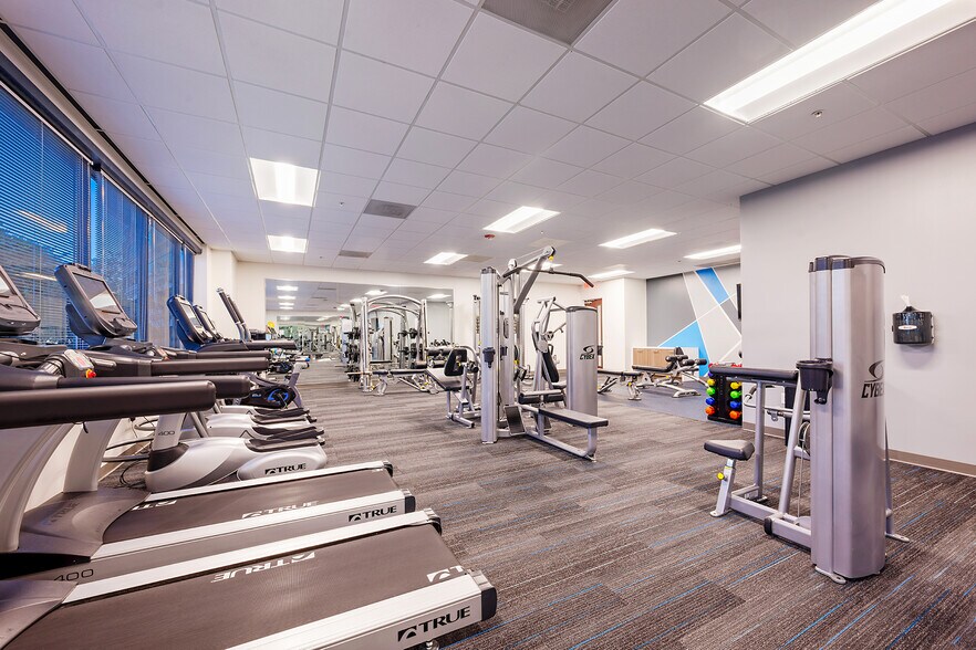 More Photos Of 12802 Tampa Oaks Blvd, Tampa Office For Lease
