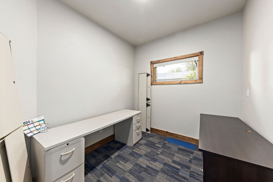 More Photos Of 873 NE 7th St, Grants Pass Medical For Lease