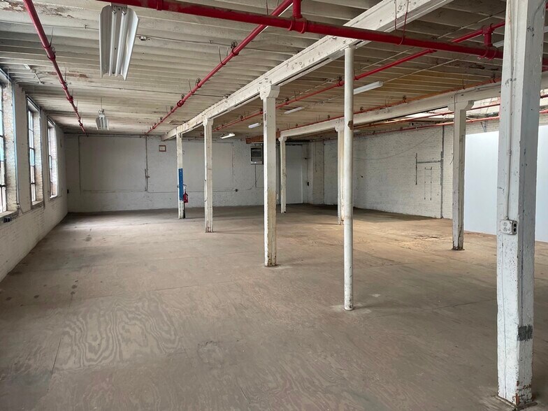 More Photos Of 1622 W Carroll Ave, Chicago Industrial For Sale