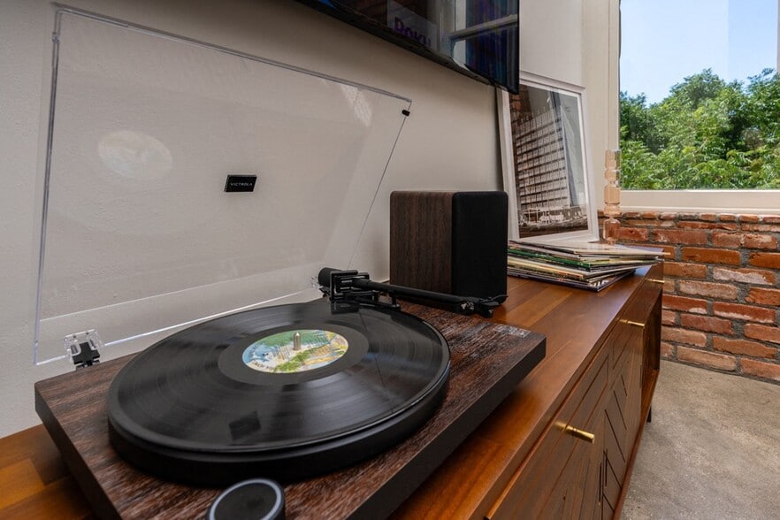 More Photos Of 3750 Main St, Riverside Apartments For Lease