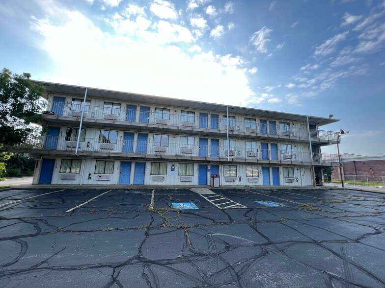 More Photos Of 311 E Highland Rd, Macedonia Hotel For Sale