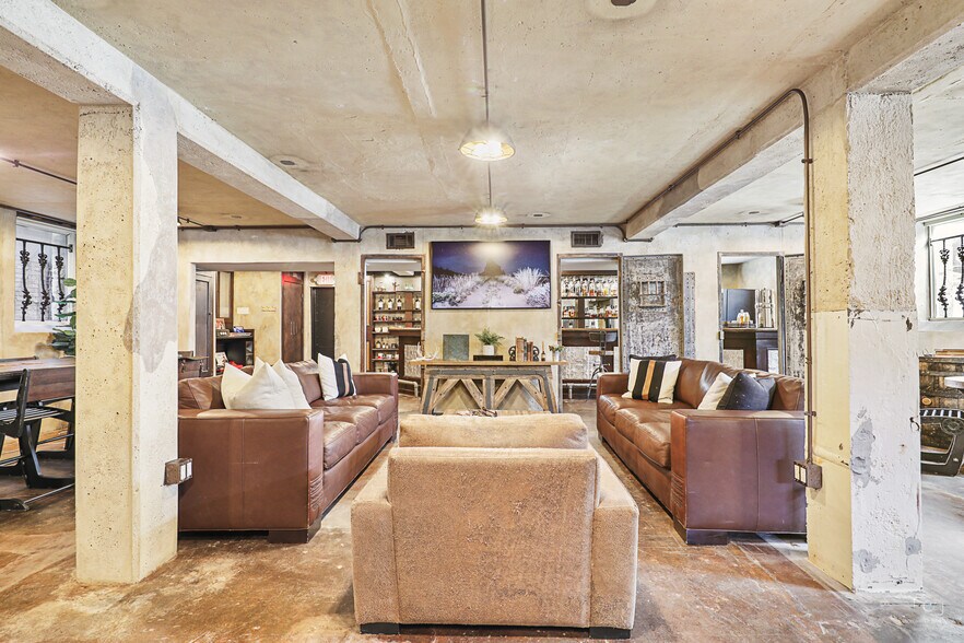 More Photos Of 115 S Kentucky St, McKinney Office For Lease