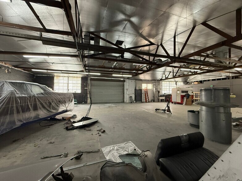 More Photos Of 2911 Winona Ave, Burbank Warehouse For Lease