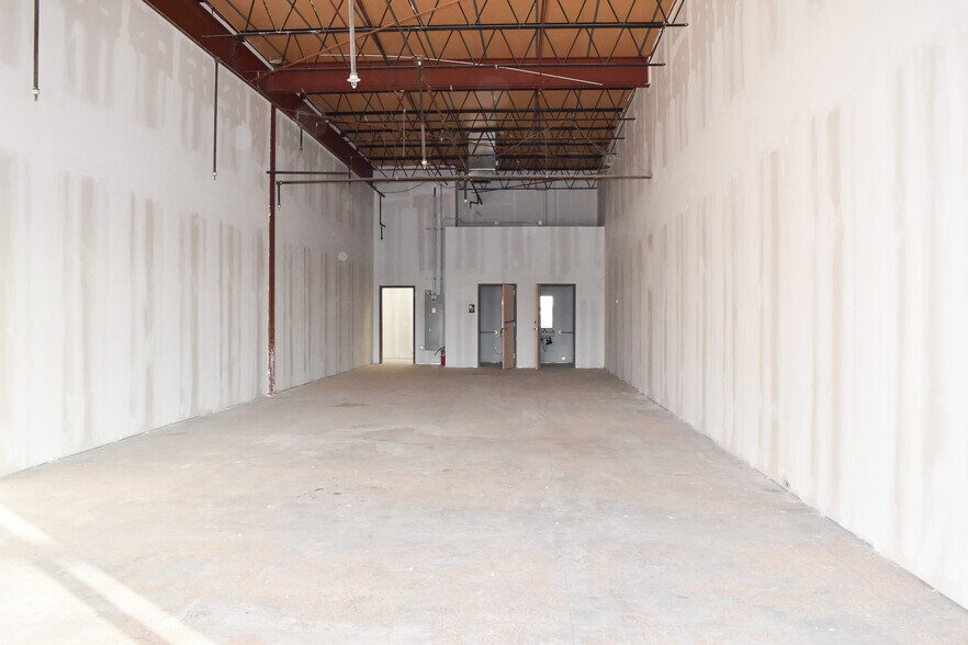 More Photos Of 5002 34th St, Lubbock Unknown For Lease