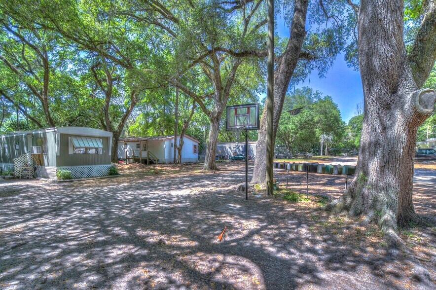 More Photos Of 20303 Old Somerset Acres Ln, Spring Hill Manufactured Housing Mobile Home Park For Sale