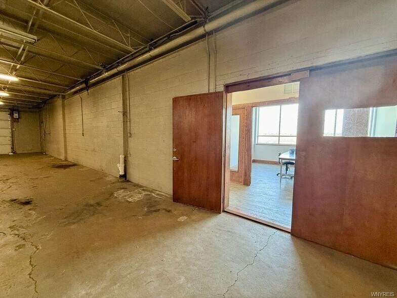 More Photos Of 8555 Packard Rd, Niagara Falls Warehouse For Lease