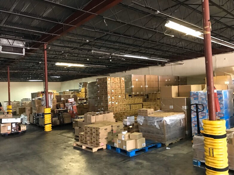 More Photos Of 8007-8115 NW 74th Ave, Miami Warehouse For Lease