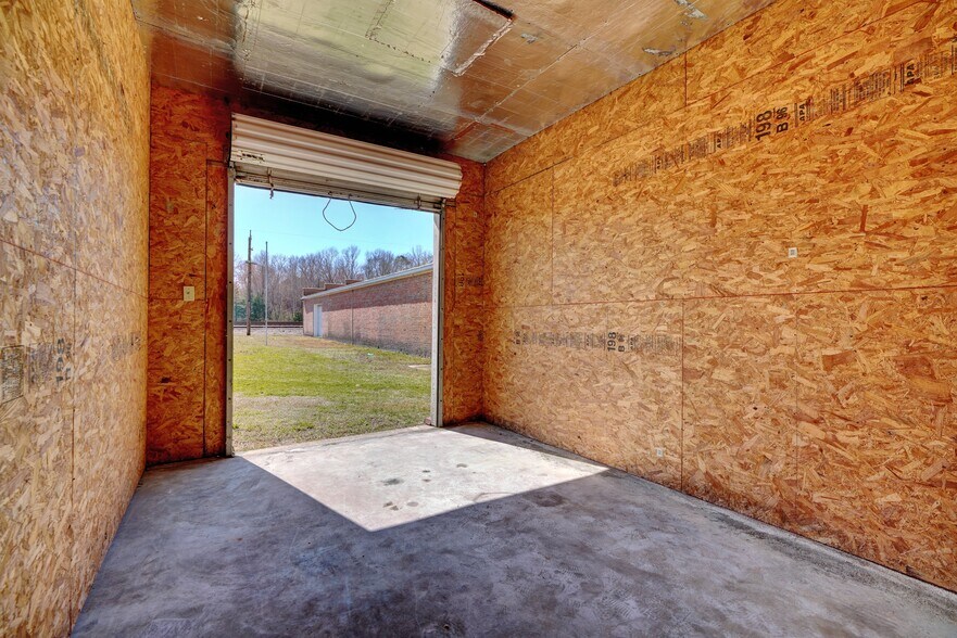 More Photos Of 300 Wilson Ave, Wakefield Sussex Self Storage For Sale