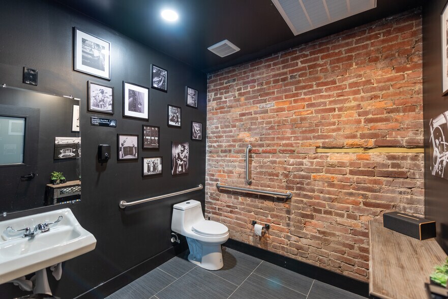 More Photos Of 225 Mason Ave, Cape Charles Storefront For Sale