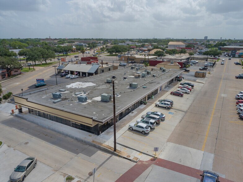 More Photos Of 5200 Bissonnet St, Bellaire Unknown For Lease