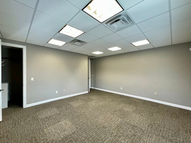 More Photos Of 784 Wall St, O'Fallon Office For Lease