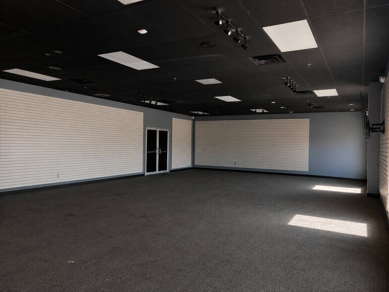 More Photos Of 562 S Reynolds Rd, Toledo Warehouse For Lease
