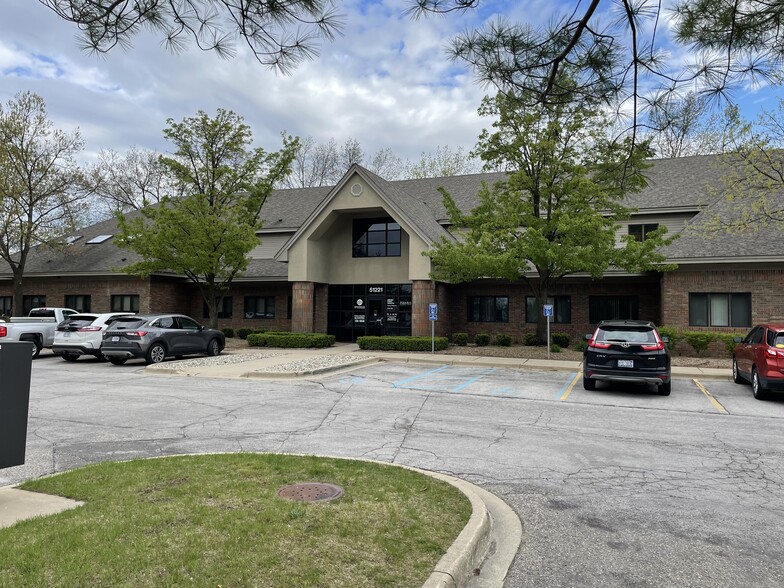 Primary Photo Of 51221 Schoenherr Rd, Shelby Township Medical For Lease