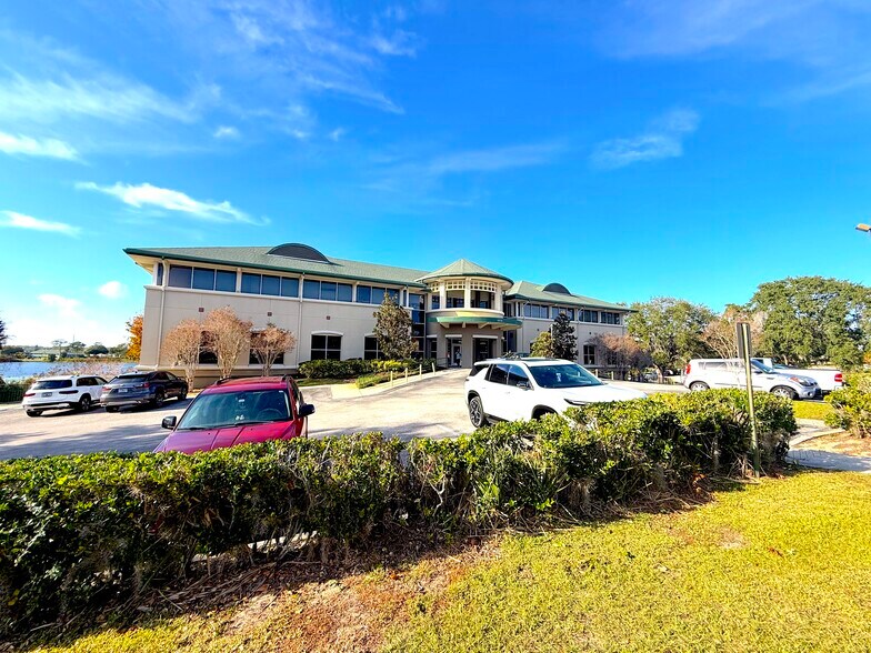 More Photos Of 1879 Nightingale Ln, Tavares Medical For Sale