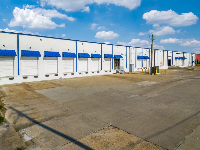 More Photos Of 1207 W Crosby Rd, Carrollton Manufacturing For Sale