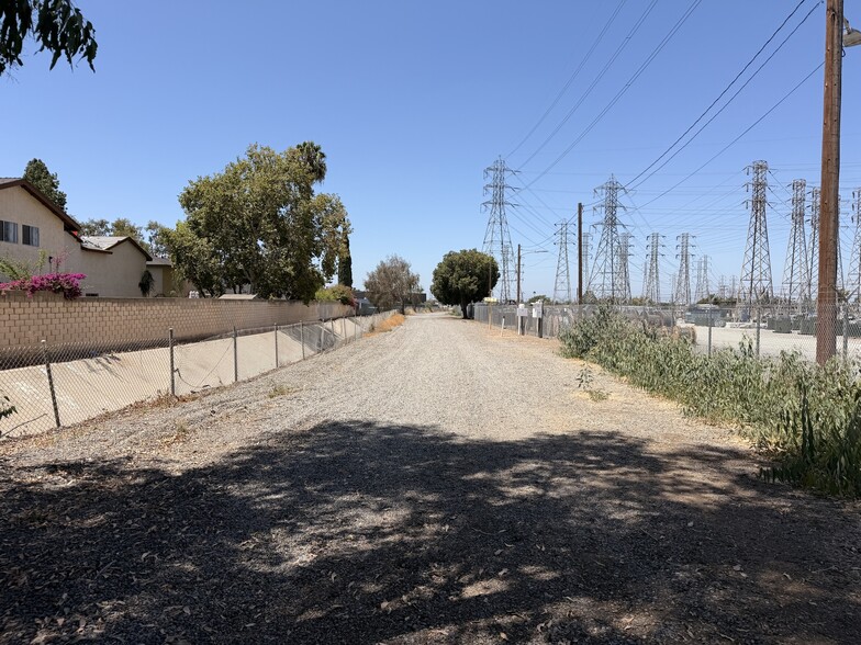 More Photos Of 1543 N Tustin Ave, Orange Land For Lease