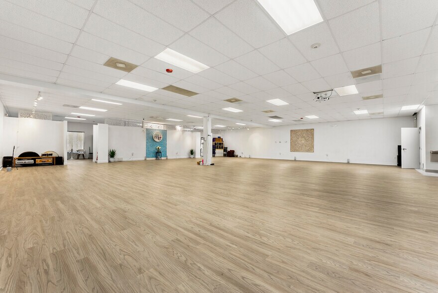 More Photos Of 2000 N Federal Hwy, Delray Beach General Retail For Lease