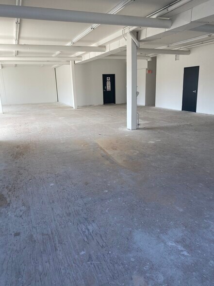 More Photos Of 22613 7th Ave S, Des Moines Freestanding For Lease