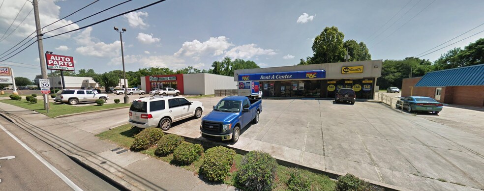 More Photos Of 2200 Clay St, Vicksburg Freestanding For Lease