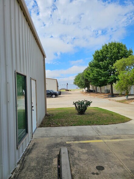 More Photos Of 1503 W Stan Schlueter Loop, Killeen Industrial For Lease