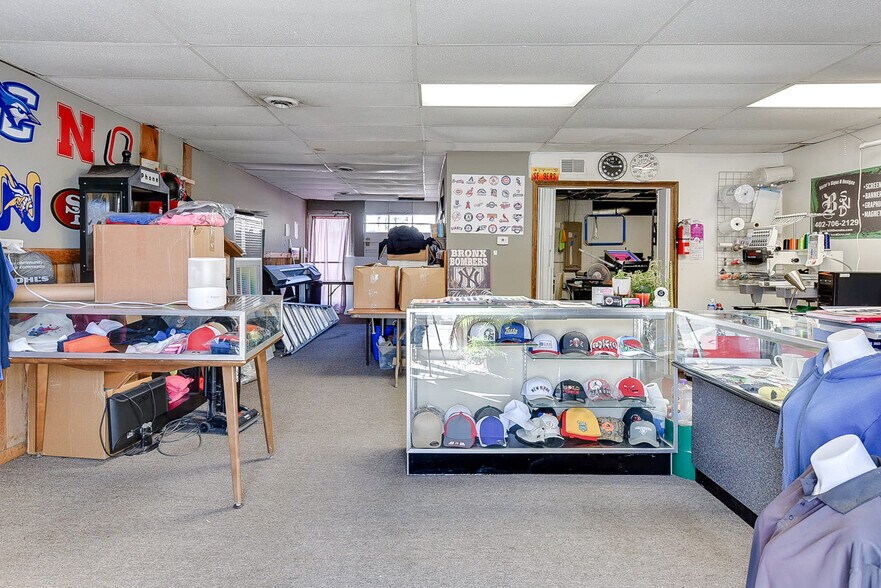 More Photos Of 8614-8616 N 30th St, Omaha Storefront For Sale