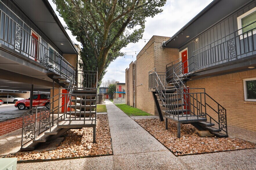 More Photos Of 9707 Timberside Dr, Houston Apartments For Sale