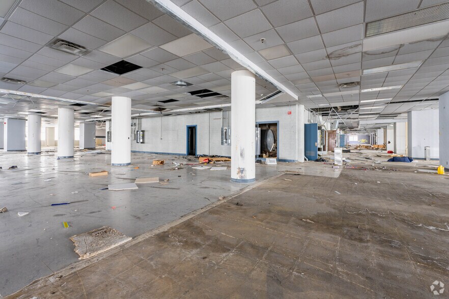 More Photos Of 1405-1447 Saint Paul St, Rochester Office For Sale